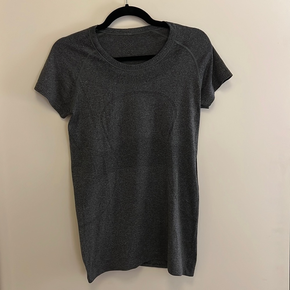 Lululemon size 8 womens top